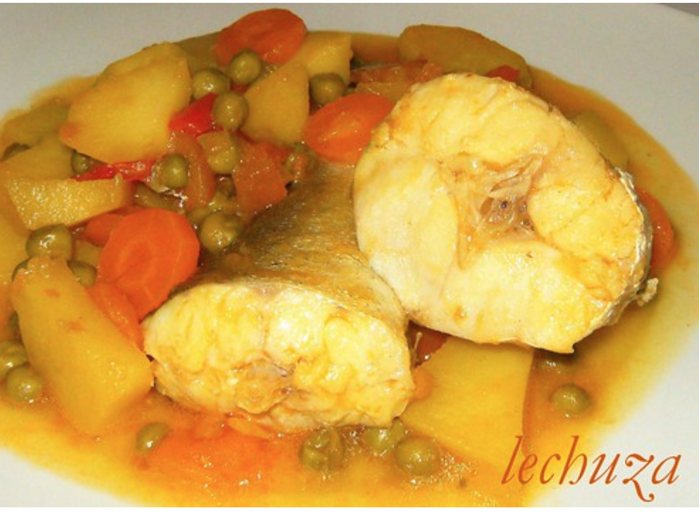 Parrillada de verduras con pescadilla guisada con patatas